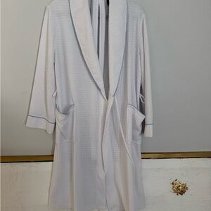 Women’s White Bathrobe